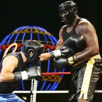Oscar de la Hoya trifft auf Shaquille O’Neal im Boxring