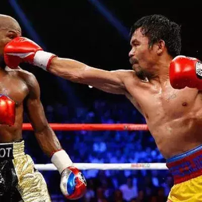 Manny Pacquiao verpasst Floyd Mayweather einen brutalen Schlag