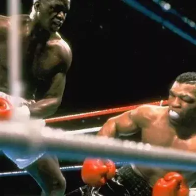 Buster Douglas verpasst Mike Tyson seinen ersten K.o. bei den Profis