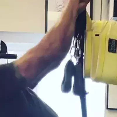 Headbanger-Klimmzüge: Sylvester Stallone trainiert nach Anweisungen von Jeff Cavaliere