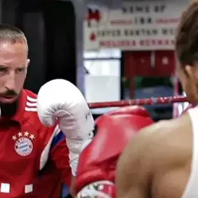 Wenn Franck Ribery Boxen ausprobiert...