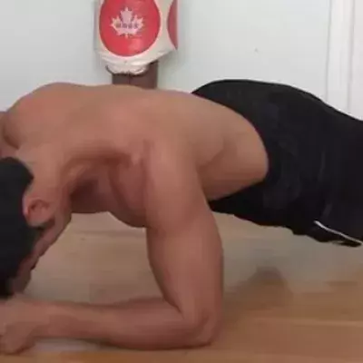 Ein kurzes, aber einfaches Programm für Schultern und Torso