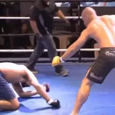 MMA: Dieser Kämpfer schafft es nicht anzugreifen und gibt auf