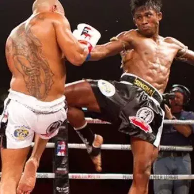 Buakaw Banchamek vernichtet Kohiruimaki mit einer beeindruckenden Kombi