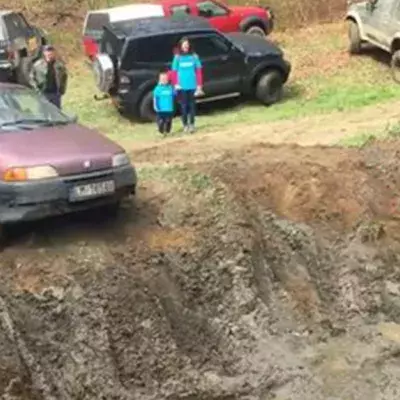 Fiat Punto wagt sich auf Offroad-Strecke