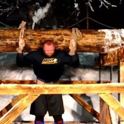 Der "Berg" von Game of Thrones trägt 640 Kg und schlägt einen Wikinger-Rekord!