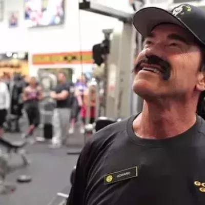 Arnold Schwarzenegger legt Fitness-Freaks auf's Kreuz