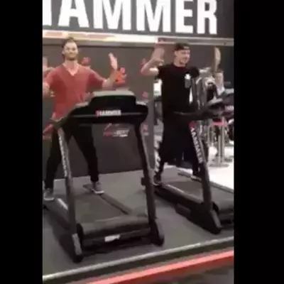 Weil normales Aufwärmen einfach zu lame ist. Diese Beiden haben es richtig drauf!