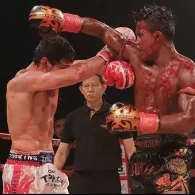Der letzte Kampf von Buakaw Banchamek gegen Khayal Dzhaniev endet mit viel Blut und Tränen
