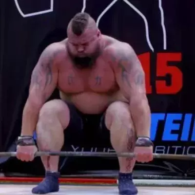 Eddie "The Beast" Hall stellt einen neuen Rekord auf