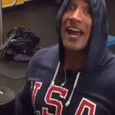 Kids stören The Rock beim Training