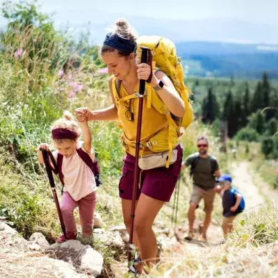Wandern mit Kindern: Das sollten Eltern unbedingt wissen