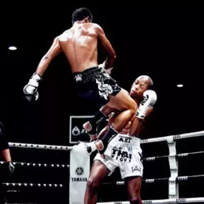 Muay thai: Buakaw Banchamek überrascht mit seinem K.O. durch plötzlichen und gewaltigen Knieschlag