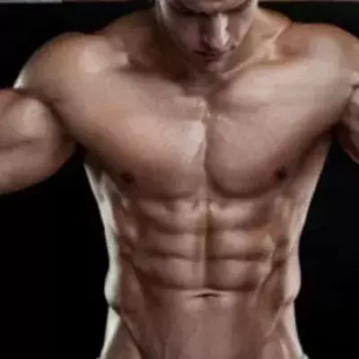 5 Übungen für eure Bauch-, und Brustmuskulatur dank des Superset-Prinzips