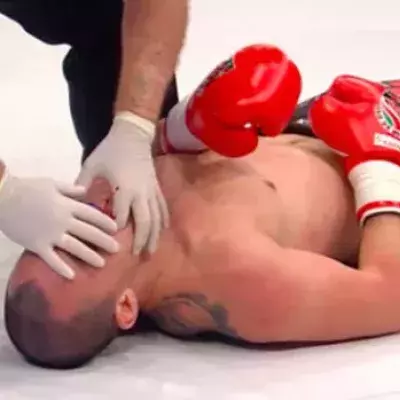 Kickboxen: Er schlägt seinen Gegner brutal K.O.