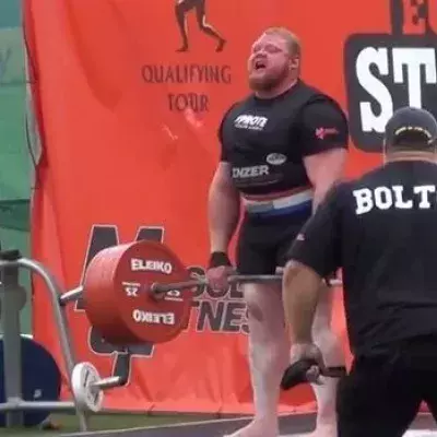 Benedikt Magnusson schlägt den Rekort im Deadlift mit einem Gewicht von 461Kg