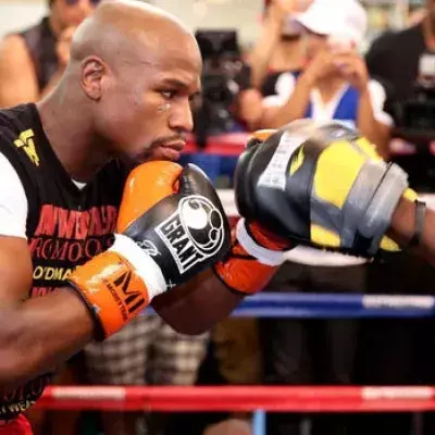 Floyd Mayweathers verrückte Schnelligkeit während des Trainings mit Chris Eubank Jr.