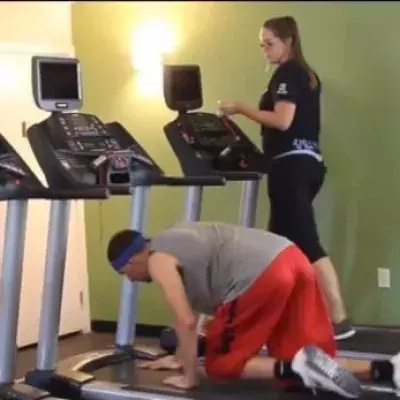 Versteckte Kamera in einem Fitnessstudio