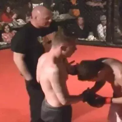 MMA: Kurz vorm Sieg will dieser Kämpfer seinen Gegner nicht demütigen