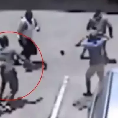 Ein ehemaliger MMA-Champion rettet an einer Tankstelle einen Mann und schaltet drei Räuber aus