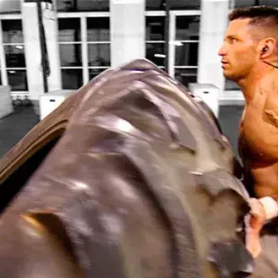 Cross Fit: Das harte Training von Jim Rego bei Musik