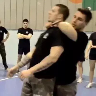 Krav Maga: Wie verteidigt man sich gegen eine Geiselnahme mit Messer?