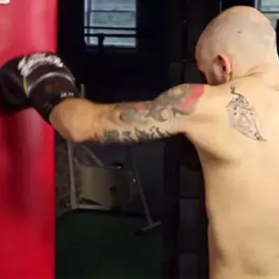 Muay Thai: Lernt hier, wie ihr effektiv und hart mit der Faust zuschlagt