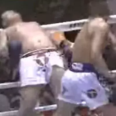 Ein lustiger, aber auch lächerlicher Muay-Thai-Kampf