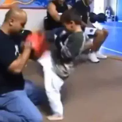 Dieses Kind boxt bereits wie ein Profi: Entdeckt hier den zukünftigen Star der MMA