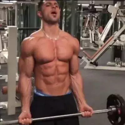 Das beeindruckende Training von Alon Gabbay für einen muskulösen Körper