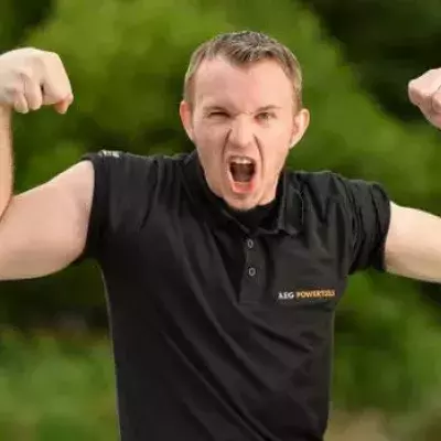 Lernt Mathias Schlitte kennen, den wahren Popeye-Champion im Armdrücken