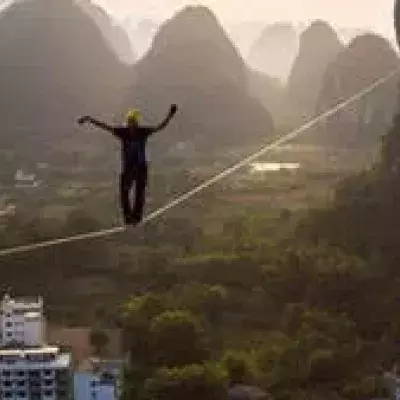 Slackline: Alex Schulz bricht in China den Highline-Weltrekord