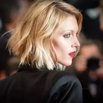 Dieses Model sorgt beim Filmfestival in Cannes für Aufregung, weil sie ein Kleidungsstück weggelassen hat