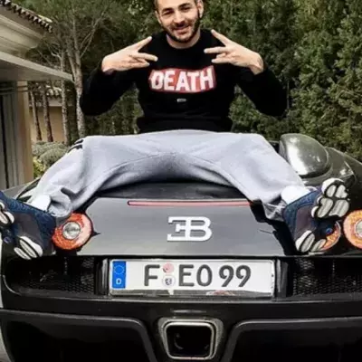So lange dribbeln Fußballer für ihre Luxusautos