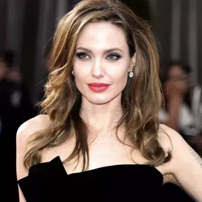 Schau her, was sie alles macht, um Angelina Jolie ähnlich zu sehen!