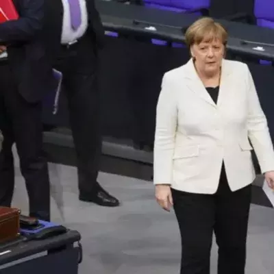 Im Moment ihres Sieges zeigt Merkel den anderen, wie mächtig sie immer noch ist