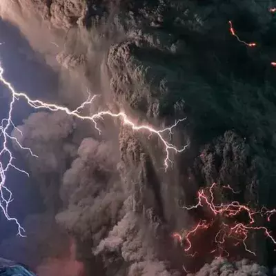 Diese beängstigende Bilder beweisen die beeindruckende Gewalt der Natur
