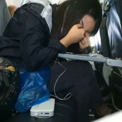 Heimliche Fotos von Stewardessen: Diese Bilder sind schockierend