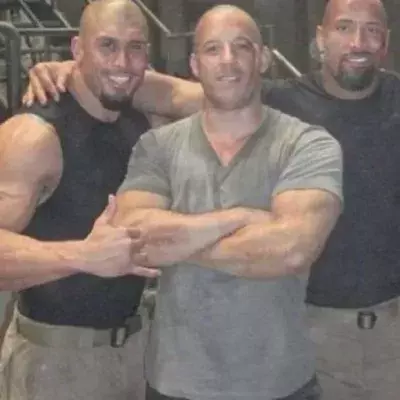 The Rock und sein Doppelgänger sind wie siamesische Zwillinge! Erkennst du den echten Dwayne Johnson?