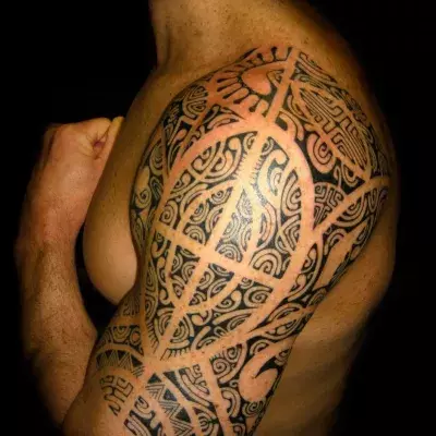 Maori Tattoos: Entdeckt die schönsten Tattoos in Tribalform