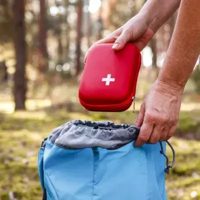 Richtig vorbereitet: Was muss alles in die Reiseapotheke?