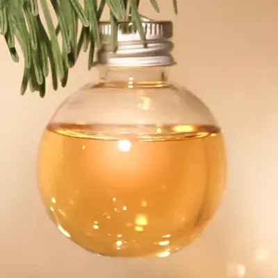 Wer feine Tröpfchen mag, wird diese Weihnachtsdeko lieben!