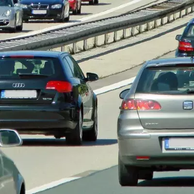 Rechts überholen? Neue Regel empört viele Autofahrer