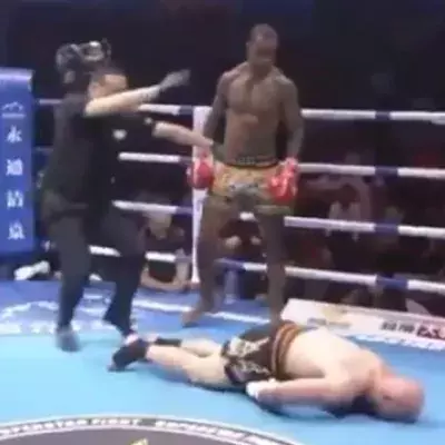 Video: Cosmo Alexandre liefert mit dieser Schlagfolge den K. o. des Jahres