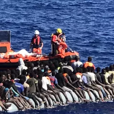 Flüchtlingsretter von Küstenwache beschossen