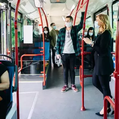 Busfahren in Corona-Zeiten: Trotz Maske ein Risiko?