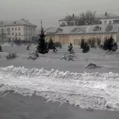 Schwarzer Schnee fällt in Sibirien: Über den Grund sind Bewohner schockiert!