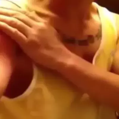 Ekel-Video: Bodybuilder drückt das Synthol aus seinem Arm
