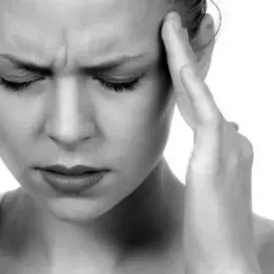 Migräne: Mit/ Ohne Aura, Symptome, Tabletten, Ursachen, Medikamente und Therapie