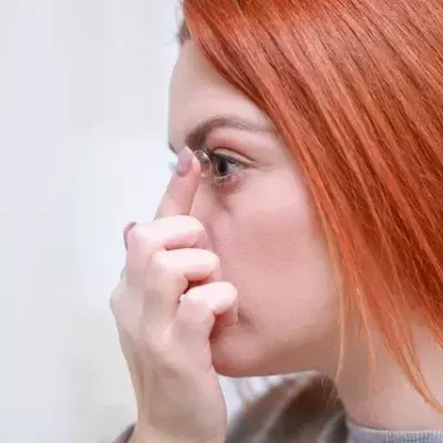 Der Umgang mit Kontaktlinsen sollte nicht unachstsam gehandhabt werden
